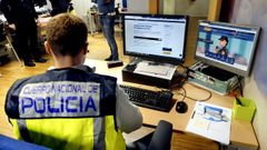 Imagen de archivo de agentes de la Polic�a Nacional en Vigo