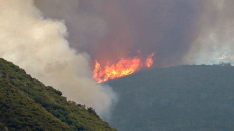 Vista del incendio cerca a Genestoso (Cangas del Narcea)