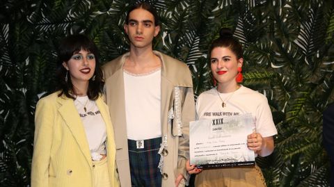 Laura Pedrouso y Alba Vidal logron el tercer premio por Fire walk with me