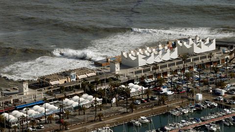 ista del Puerto Olmpico de Barcelona, afectado por la borrasca Gloria, que se ha cebado especialmente con el frente martimo de Barcelona