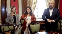 In&eacute;s Rey, junto con Nereida Canosa y Jos&eacute; Manuel Lage, en la reuni&oacute;n a la que no compareci&oacute; el BNG