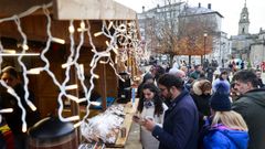 El Mercado de Nadal lleva semanas abierto en la Praza Maior.