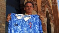 Antonio Hidalgo, en una imagen tomada en Sevilla en el a�o 2001, con motivo de la final de Copa entre Celta y Zaragoza.
