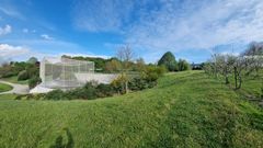 La jaula de drones (a la izquierda) es una de las grandes novedades de la vaguada del campus en los �ltimos a�os