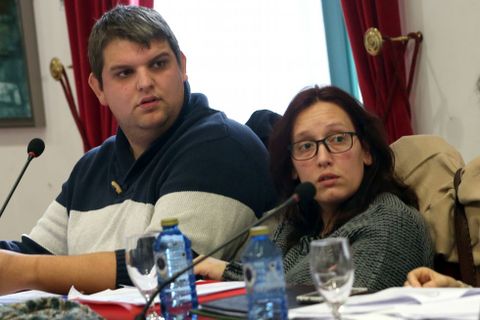Los ediles de la Marea se abstuvieron en la votaci�n de los planes. 