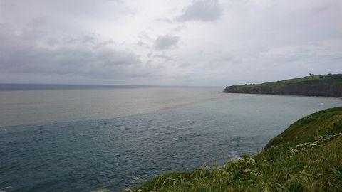 La costa gijonesa afectada por residuos 