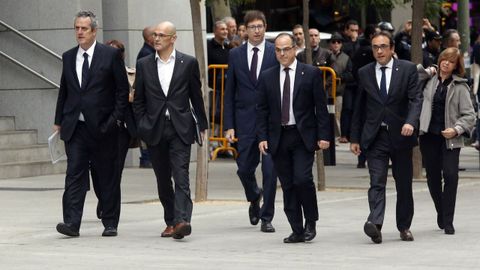 Mimebros del parlament y consellers de la Generalitat llegando a la Audiencia Nacional el 2 de noviembre del 2017.  