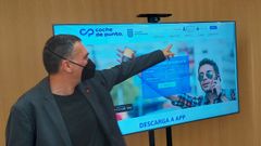 El concejal de Mobilidade de Pontevedra, Demetrio G�mez, dio a conocer la nueva web en pruebas del coche de unto