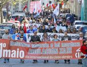 Los convocados por la CIG en su recorrido por las calles de Ferrol. 