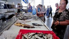 Ayer por la ma�ana hab�a colas en el mercado de Carballo.