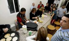 Los venezolanos son el colectivo m�s activo en las comarcas, con dos asociaciones en Lal�n y A Estrada.