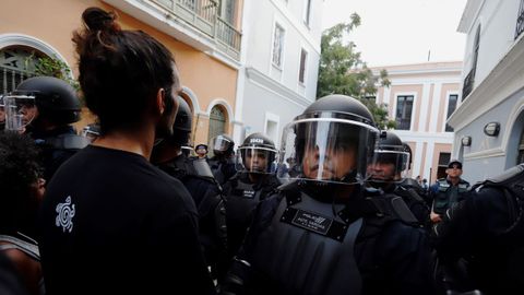 Manifestantes se renen en San Juan para pedir la renuncia del gobernador Ricardo Rosell