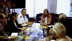 La ministra de Sanidad Ana Mato y responsables de Asuntos Exteriores y Defensa, durante la reuni�n para organizar la repatriaci�n