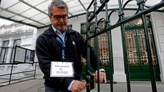 Uno de los padres voluntarios en el colegio de Sada y Contornos.