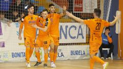 Los jugadores del Pescados Rub�n Burela celebran un gol