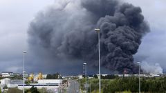 La columna de humo del incendio se ve�a desde kil�metros de distancia