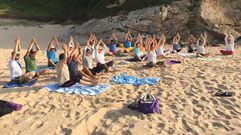 El yoga en la playa es una actividad que ya se imparte en otros puntos tambi�n