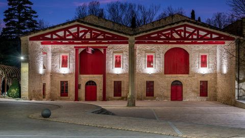 La bodega original representa la primera expansión de la empresa. Sigue utilizándose hoy en día, manteniendo, eso sí, el espíritu y el encanto del siglo XIX