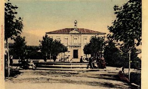 Frente al Concello se mantuvo, durante algunos a�os, la fuente que ahora est� en la plaza de Espa�a.