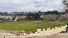 Destrozos en el paseo mar�timo de O Burgo por la maquinaria del dragado