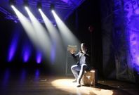 El mago gallego Pedro Volta en una actuaci�n en Burela