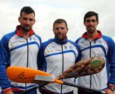 Esteban Alonso pos� acompa�ado por Rub�n Mill�n, a la izquierda, y Gabriel Pab�n, a la derecha.