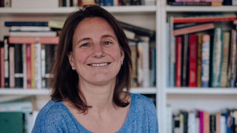 Natalia de Santiago ofrece siete razones de peso para empezar a invertir tus ahorros en el libro «Invierte con poco», que edita Planeta.