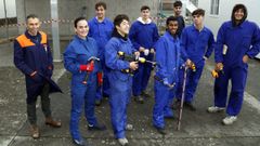 Alumnado del ciclo medio de Obras de interior, decoraci�n e rehabilitaci�n del CIFP Coroso, de Ribeira