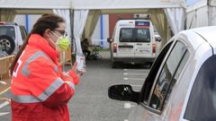 Acceso de veh�culos al �rea donde se repartieron envases para el cribado de Monforte