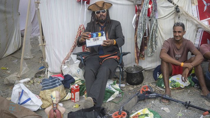 Asentamiento de inmigrantes ilegales en la playa de El Trampol�n de Ceuta.