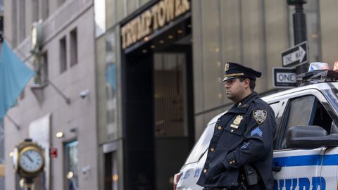 La polica ha reforzado la seguridad ante la torre Trump, en Manhattan.