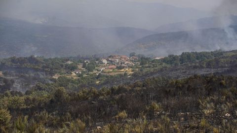 Panorámica del incendio de Monterrei