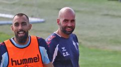 El entrenador del Celta, Claudio Gir�ldez, con Borja Iglesias, en el entrenamiento de este viernes.