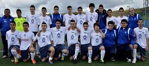 La plantilla del Dumbr�a, con sus 20 futbolistas, y el cuadro t�cnico formado por Diego Lobelos y su segundo, �scar Leis.