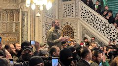 El jefe de Hayat Tahrir al Sham, Mohamed al Jolani, pronunci un discurso de victoria desde la mezquita de los Omeya, un lugar identificado con el poder del califato damasceno y odiado por los chies, secta islmica con un odio profundo a dicha familia.