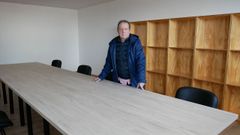 El concejal Manuel Dacal, en uno de los espacios del vivero de empresas de O Carballi&ntilde;o.