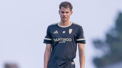 El defensa croata, Zuba, estuvo a prueba desde agosto en el Compostela.