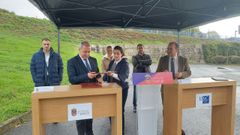 Jos� Tom� y el rector junto a los terrenos que se ocupar�n, junto a la avenida de Madrid
