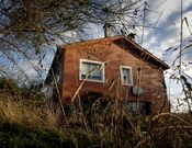 <span lang= es-es >Doble asesinato de Xermade</span>. Dos  hombres encapuchados asaltaron la casa y mataron a cuchilladas a un padre y a su hijo.