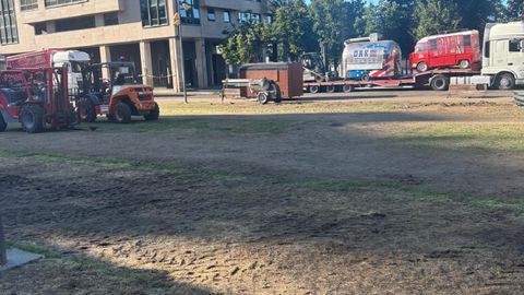Desmontaje del evento gastronómico en el paseo de los Puentes