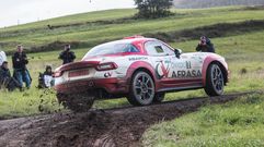 La lluvia y el barro complicaron muchos de los tramos de la 54 edicin del Rally Princesa de Asturias.La lluvia y el barro complicaron muchos de los tramos de la 54 edicin del Rally Princesa de Asturias