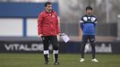 Asier Garitano, con Gaku detrs, en un entrenamiento del Legans