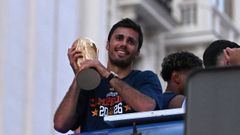 Rodrigo Hern�ndez, con la Copa del Mundo