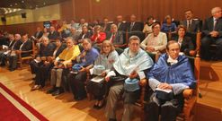 Los miembros de la comunidad con treinta a�os de trabajo recibieron su insignia. 