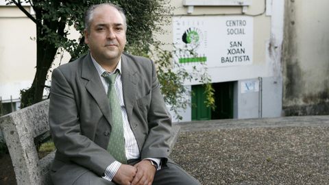Pedro Luis, en el atrio de la iglesia, junto al centro social.