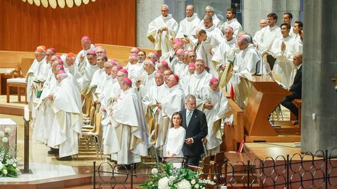 Los Reyes Felipe VI y Letizia durante la celebraci�n de la Santa Misa, en la Sagrada Familia