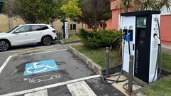 Dos de los puntos de carga de Cabana