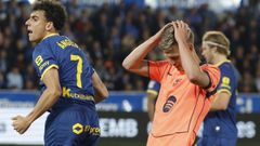 Dani Olmo reacciona a una acci�n del duelo entre el Alav�s y el Barcelona