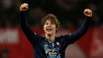 Fer L&oacute;pez celebra su gol contra el Estrella Roja.