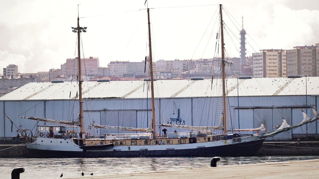 Un buque escuela construido en 1939 recala en A Coruña con más de 40 personas a bordo